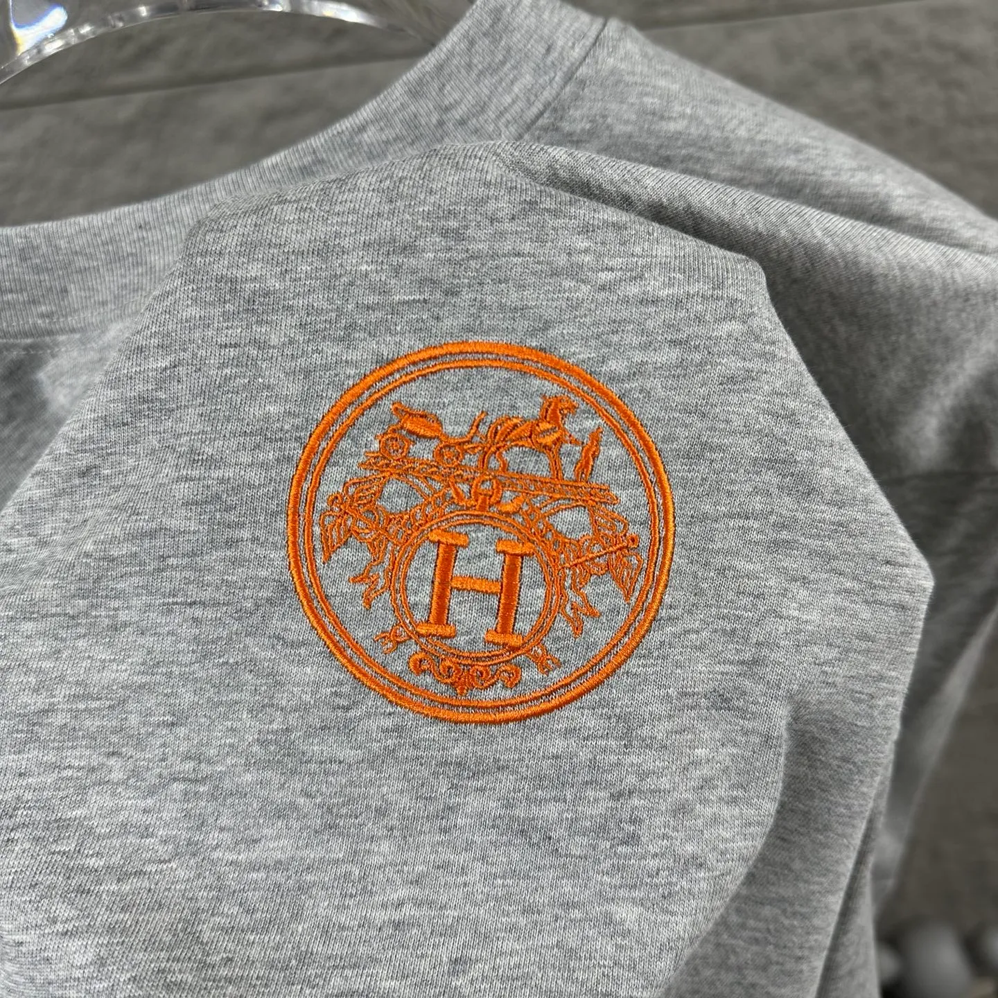Herme* * 2026 New Arrival Classic Orange T Same Style ：Black White Gray Size： S （90-130 ） M （120-150 ） L （140-165 ） XL （160-180 ） XXL （180-210 ）